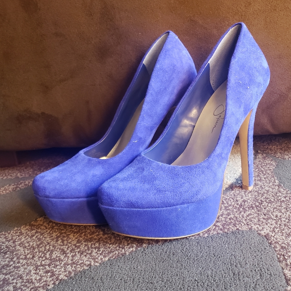 Jessica Simpson pumps